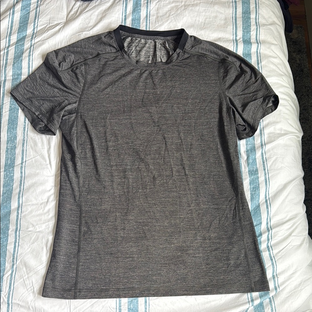 Lululemon Medium Men's Gray Athletic Shirt